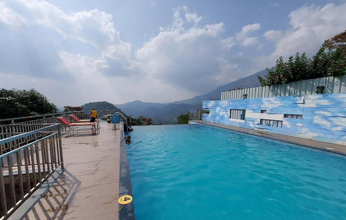 The Lake View Munnar Resort — 4