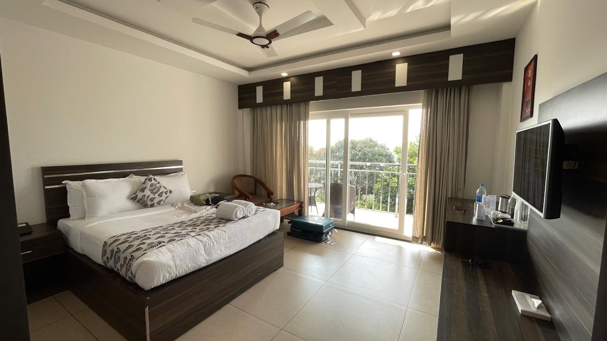The Lake View Munnar Resort — 3