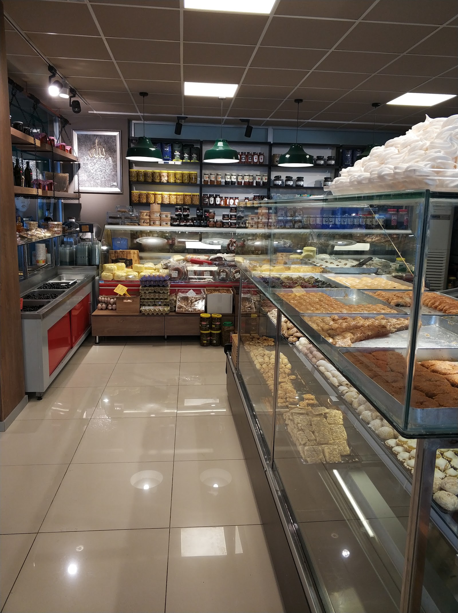 My Mandıra Cafe Şarküteri mekanı