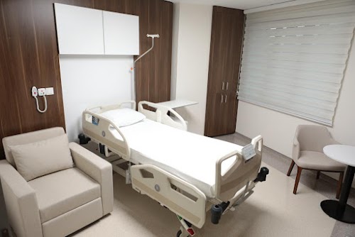 Surgery TR - Plastic Surgery & Hair Transplantation & Cosmetic Dentistry (Head Office) logo