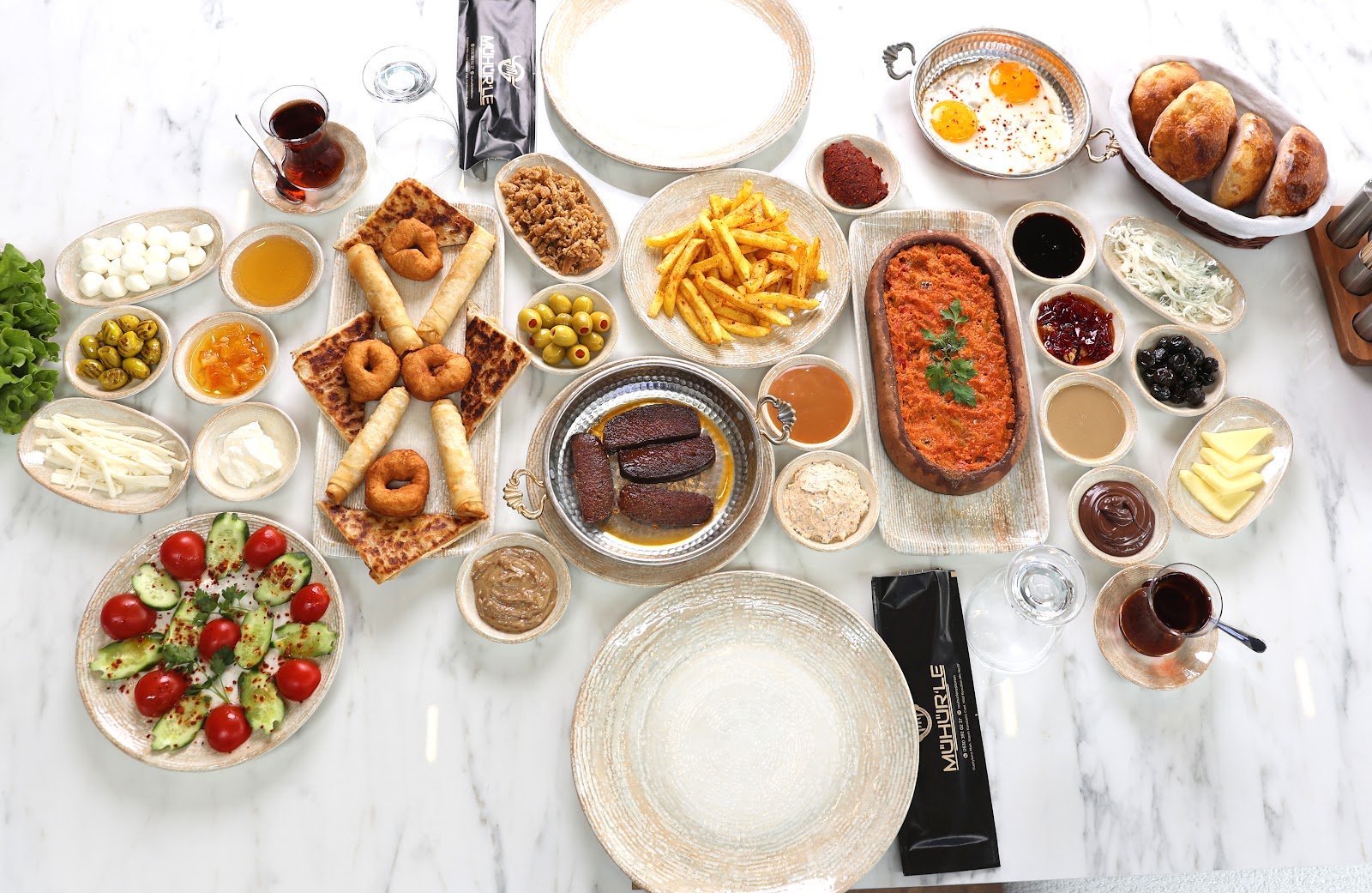 MÜHÜR'LE RESTORAN mekanı