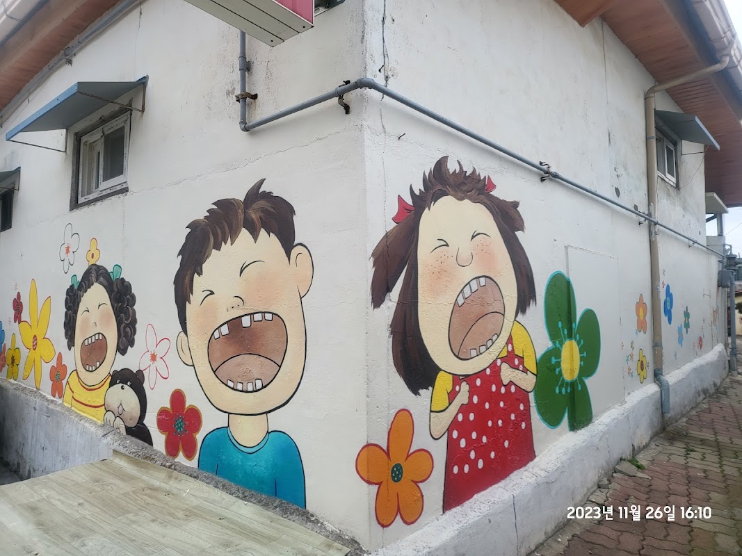 Suamgol Mural Village