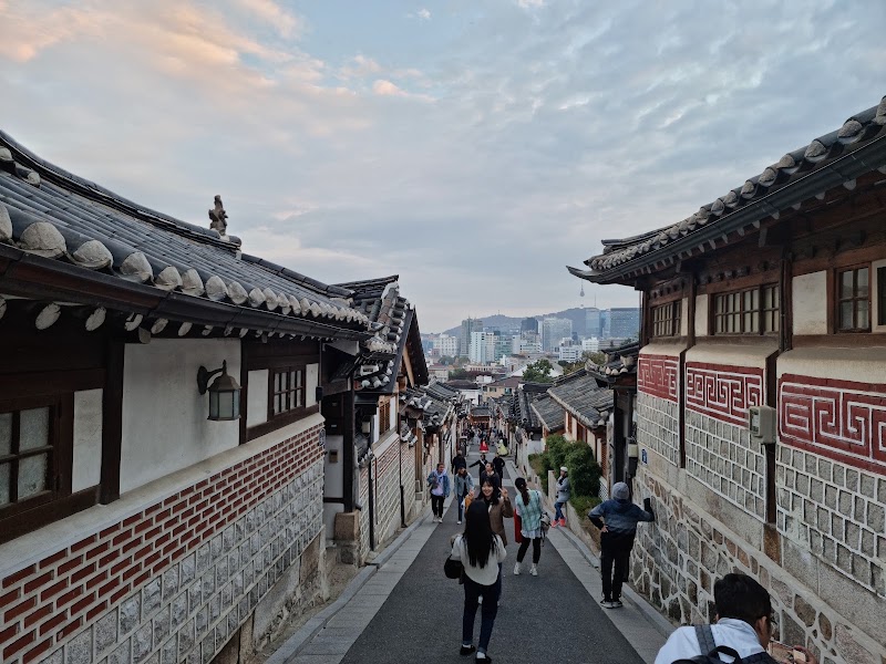 Bukchon Hanok Village photo