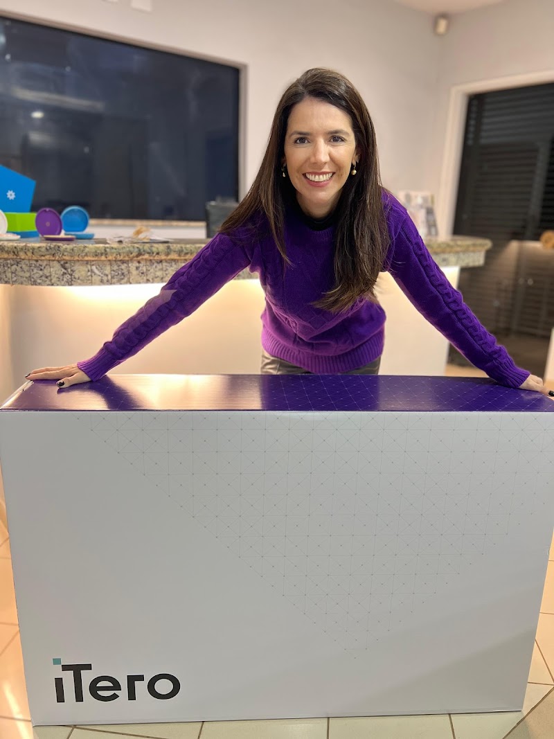 Dra. Nicolle Paulucci - Implantes Dentários e Invisalign - foto 4