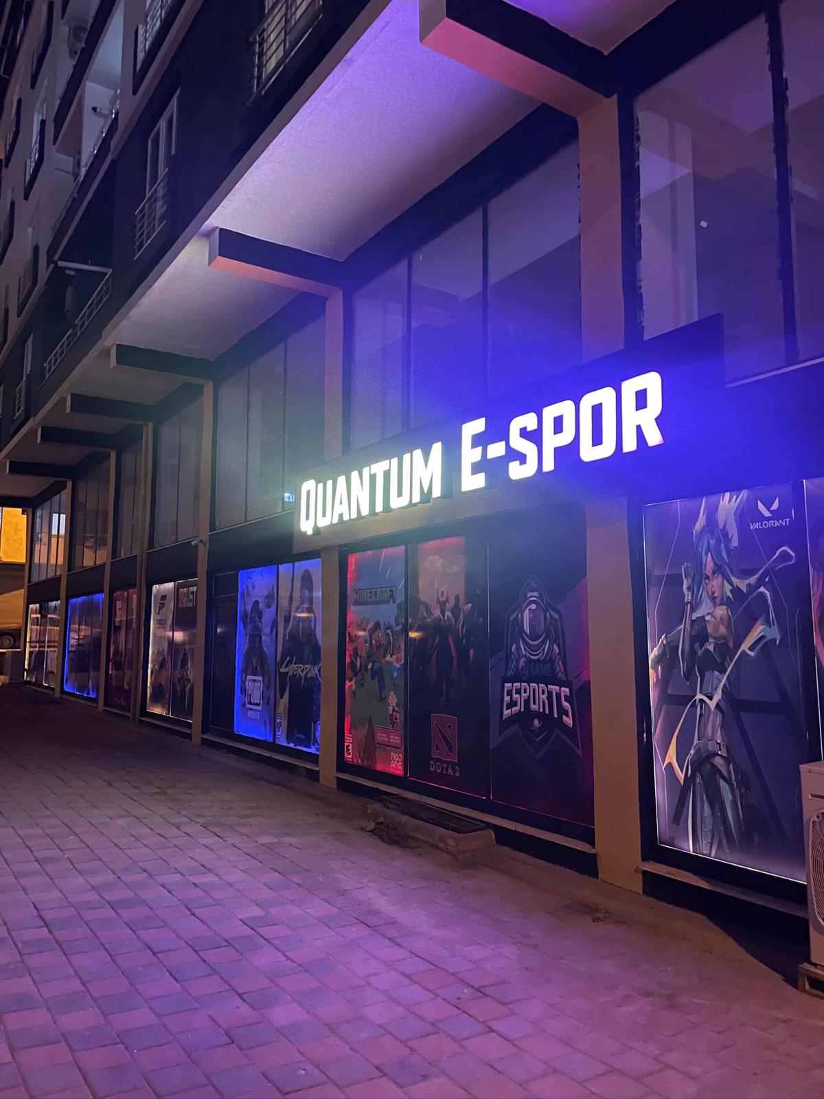 QUANTUM E-SPOR İNTERNET CAFE VE EĞLENCE MERKEZİ mekanı