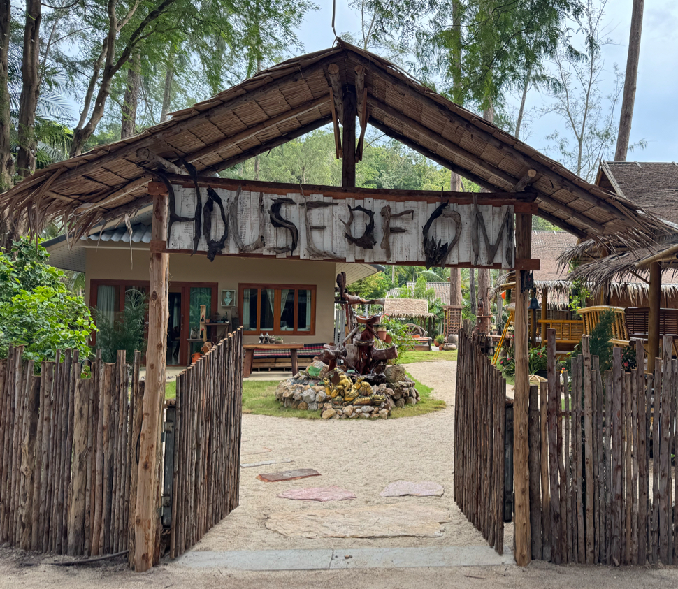 House of Om Bovy beach