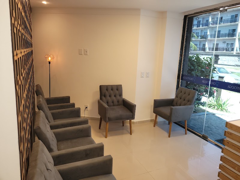 Dentista Dra. Fernanda Montenegro - Odontologia | Implante Dentário | Acupuntura - foto 2