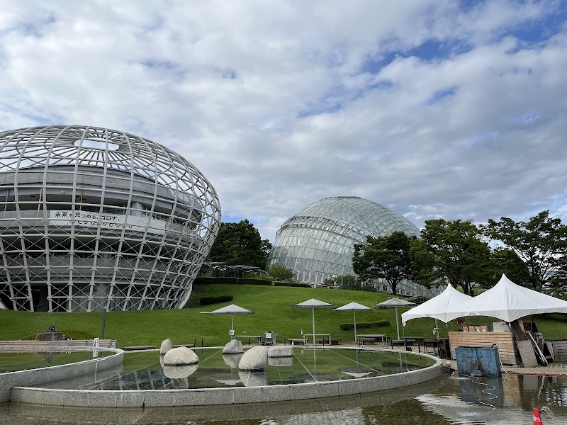 山梨県笛吹川フルーツ公園の外観