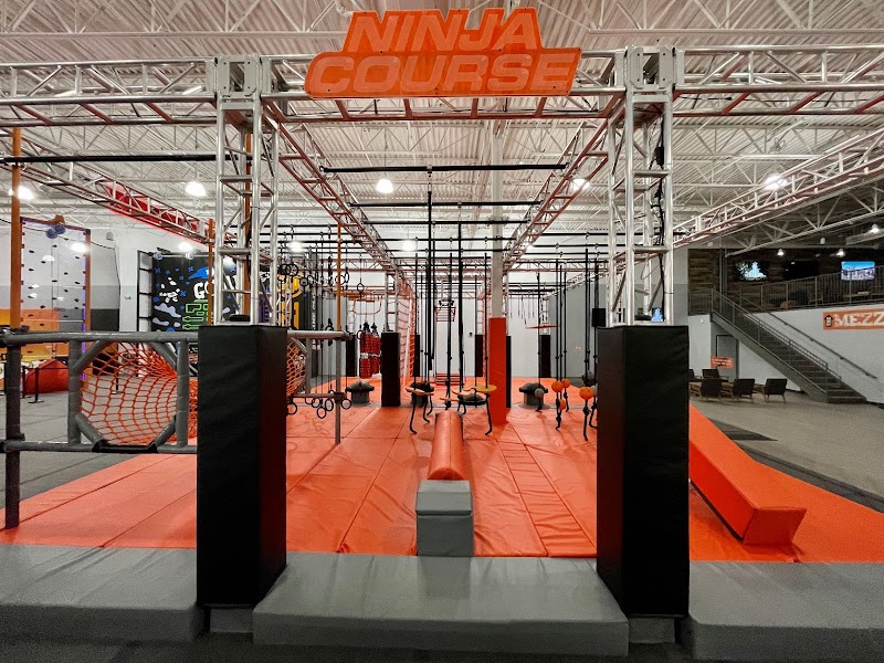 Ground Control Trampoline Park - Las Colinas — interior