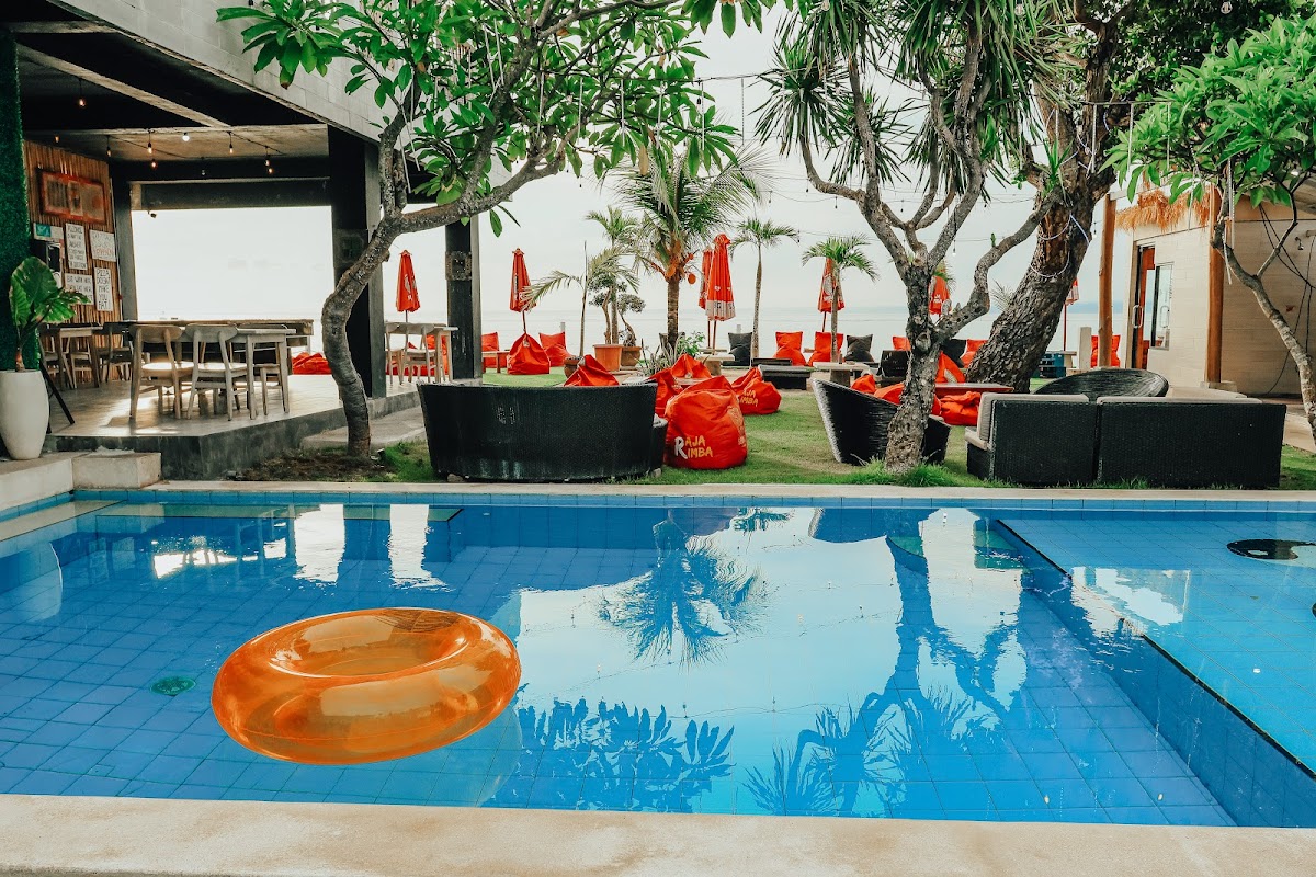 3 Monkeys Lembongan — 4