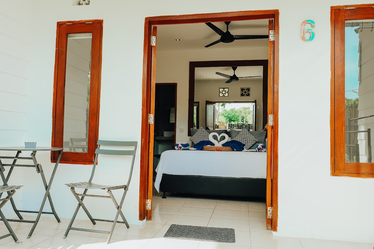 3 Monkeys Lembongan — 3