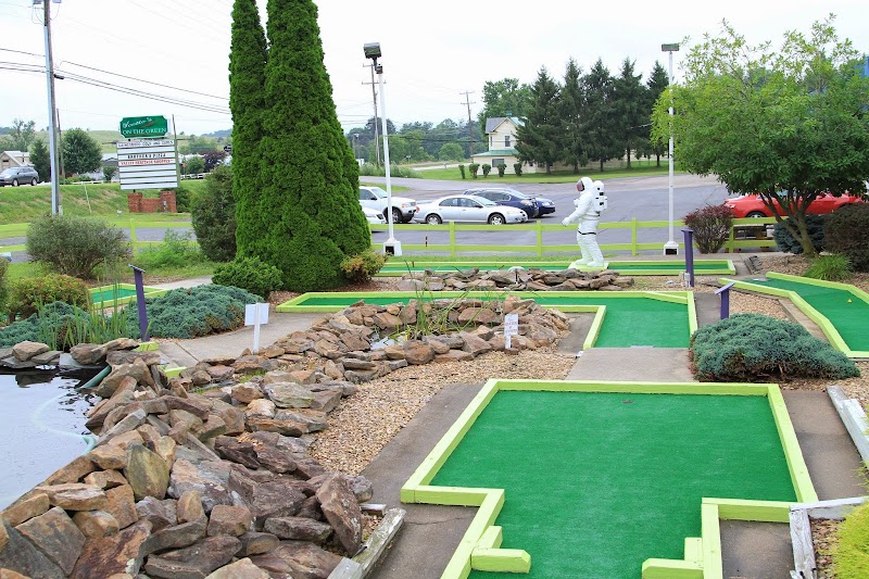 Waynesboro Golf & Games banner