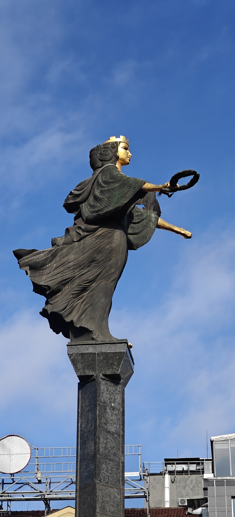 Статуя на Света София