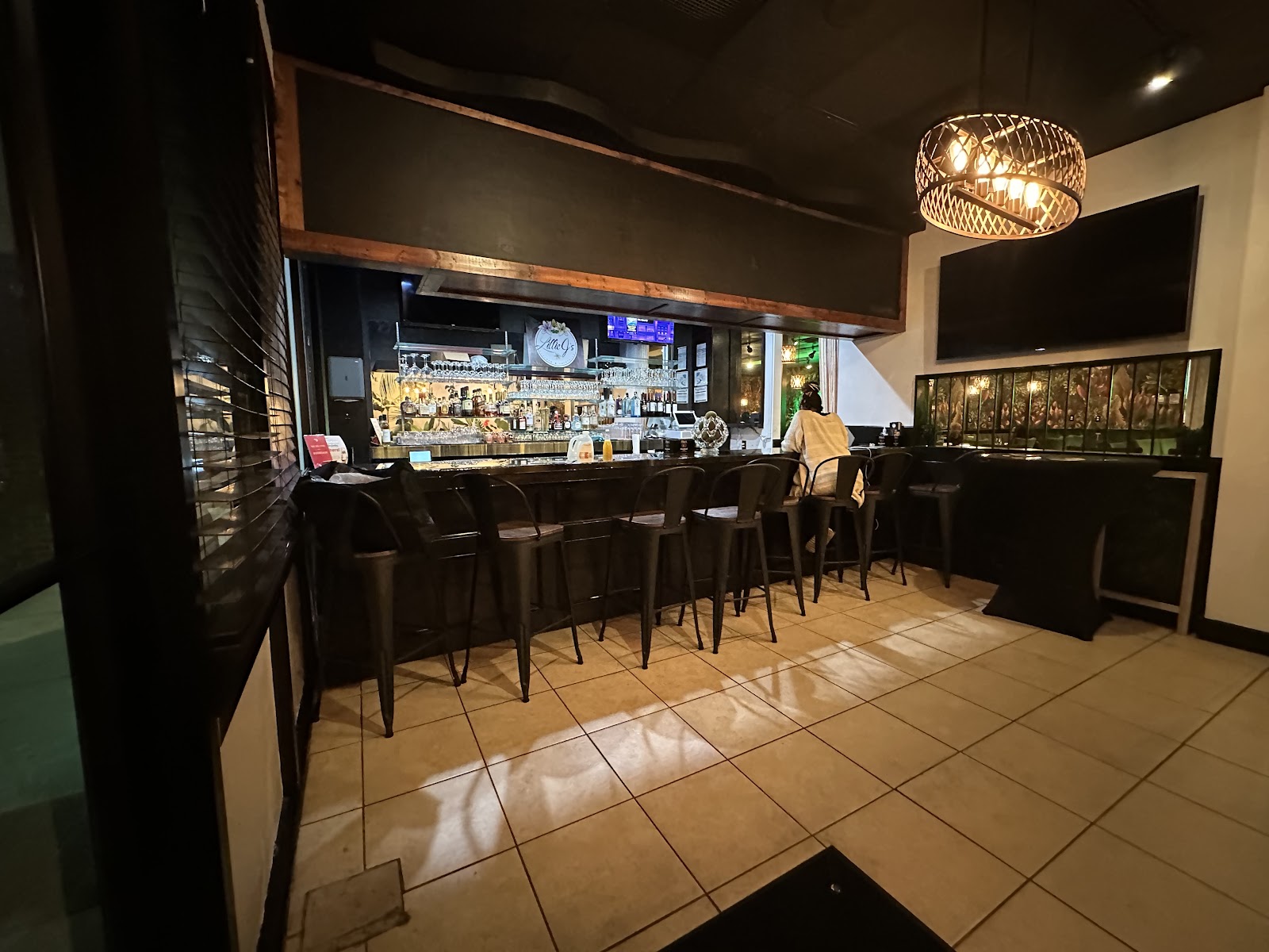 Lillie J's Kitchen & Cocktails