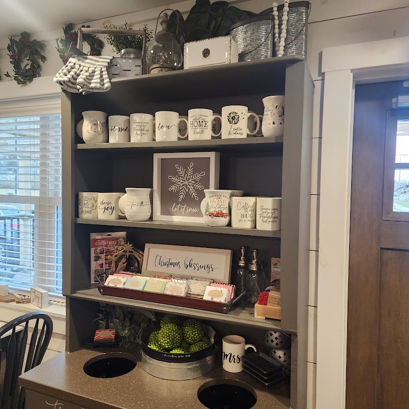 Light on The Corner photo 4