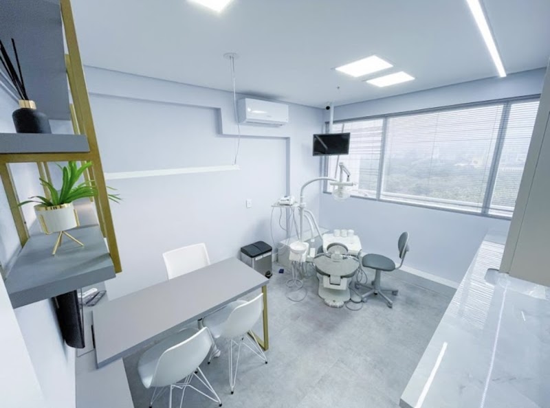 Dra. Natália Abrahão - Cirurgiã-Dentista - Invisalign Doctor