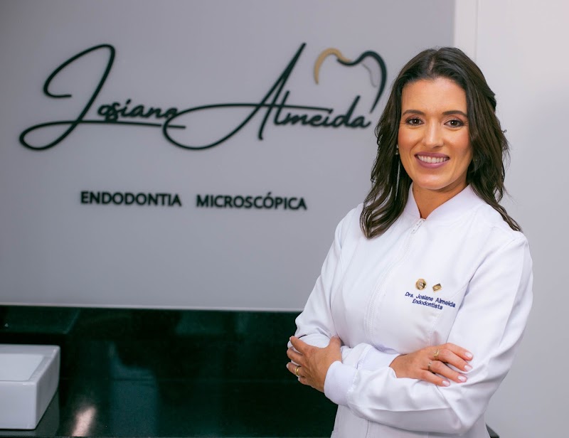 Josiane Almeida - Endodontista