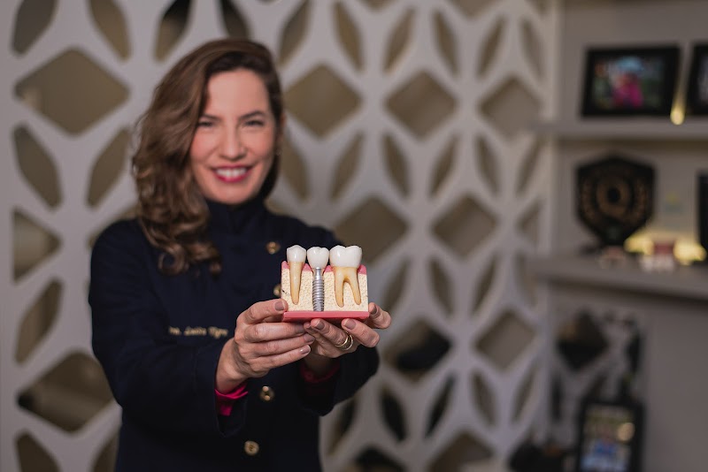 Dra. Luisa Tigre | Dentista em Recife | Implantodontista | Periodontista | Premiada Quality Mercosul 2025 em Odontologia - foto 4