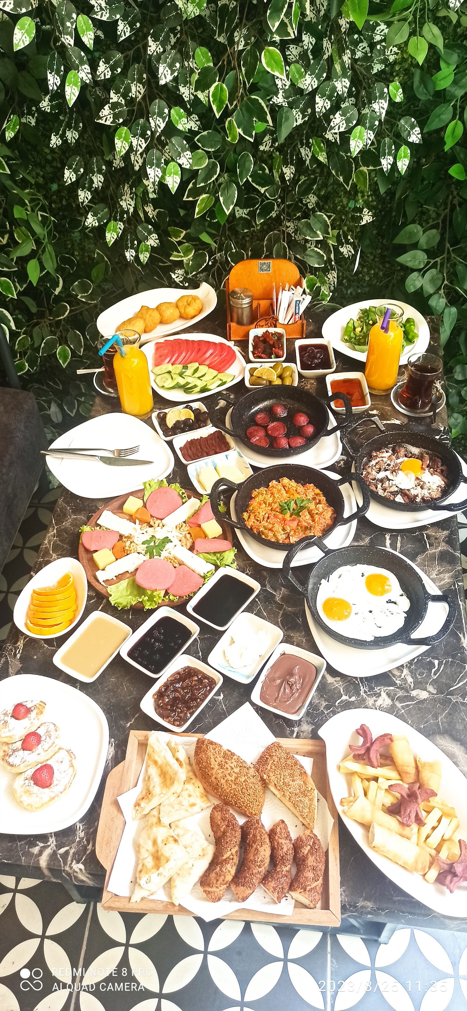 the secret garden cafe uşak mekanı