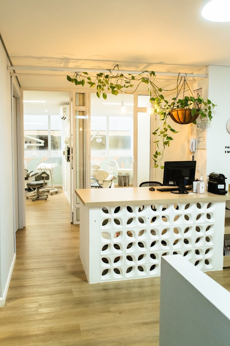 Dentista Rio Tavares - Kiany Nunes e Manuela Possebon