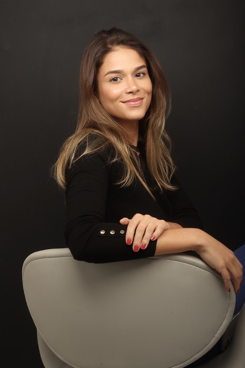 Giulianna Lima Pinheiro - Cirurgia Oral e Bucomaxilo - foto 3