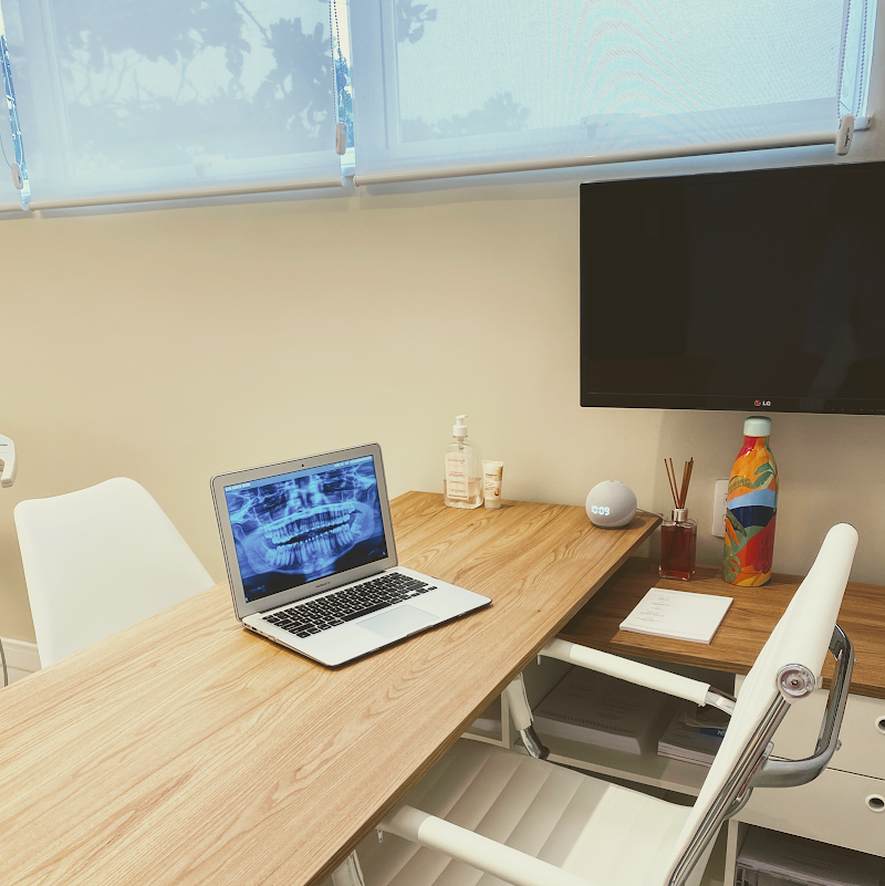 Giulianna Lima Pinheiro - Cirurgia Oral e Bucomaxilo - foto 4