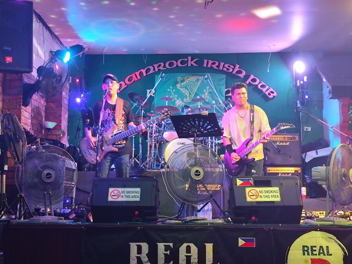 Shamrock Irish Pub - Photo 4