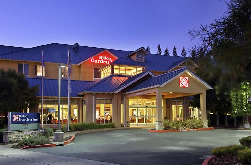 Convenient central location near Charles Schulz Museum