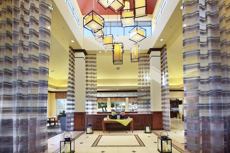 On-site restaurant and bar featuring Sonoma County wines