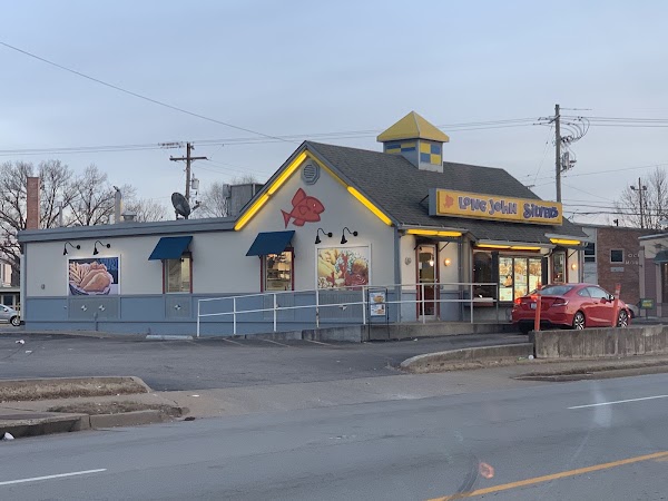 LONG JOHN SILVER'S exterior