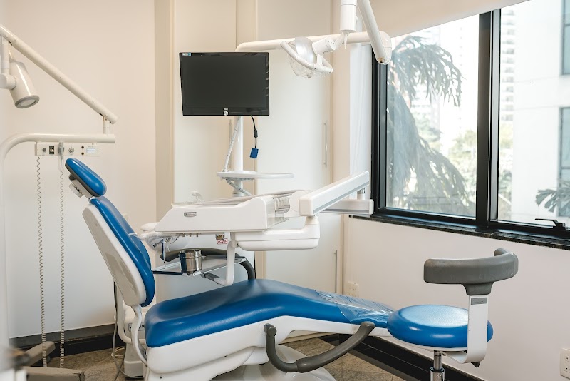 Dra. Elisa Macedo - Dentista Moema | DTM e dor Orofacial, Bruxismo, Prótese, Facetas, Clareamento - foto 4