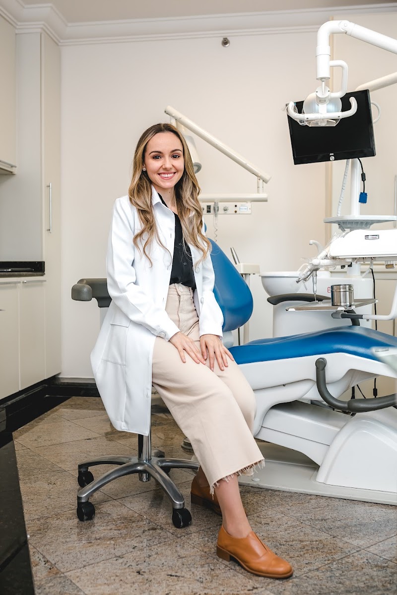 Dra. Elisa Macedo - Dentista Moema | DTM e dor Orofacial, Bruxismo, Prótese, Facetas, Clareamento - foto 3