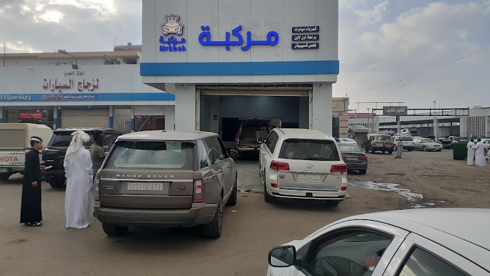 ورشة مركبة لصيانة السيارات