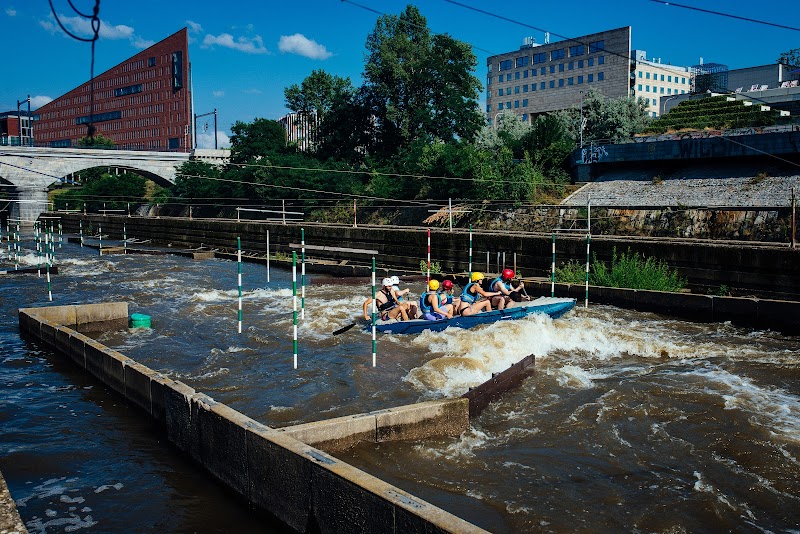 Vlny Štvanice - riversurfing a divoká voda