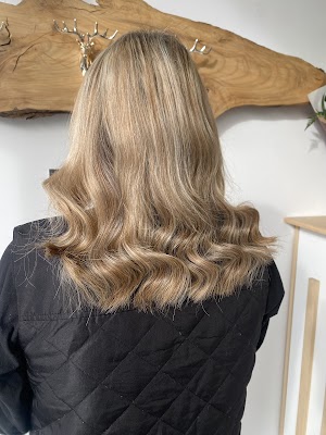 Evolve Hair Extensions photo 2