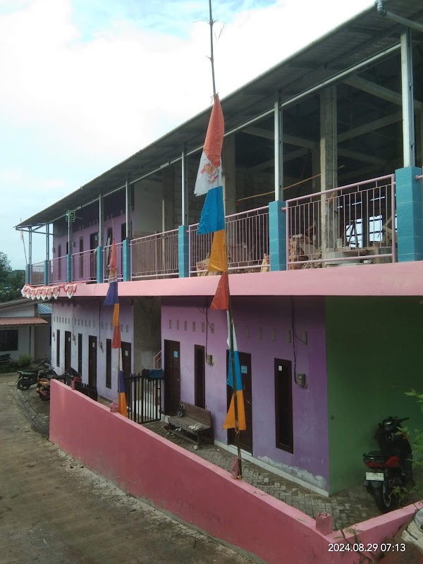 Kontrakan ungu