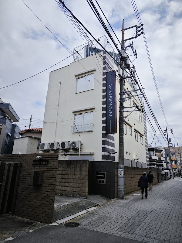 1st STEP HOTEL