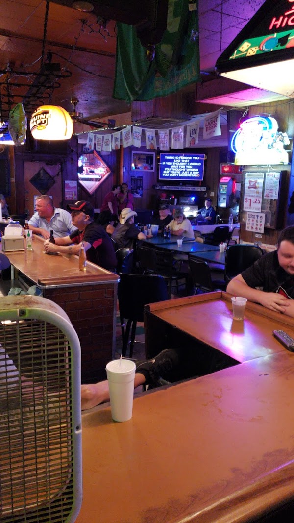 WYANDOTTE TAVERN exterior