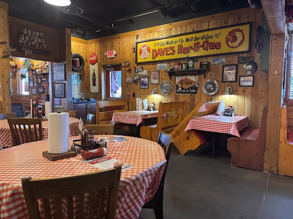 FAMOUS DAVE'S exterior