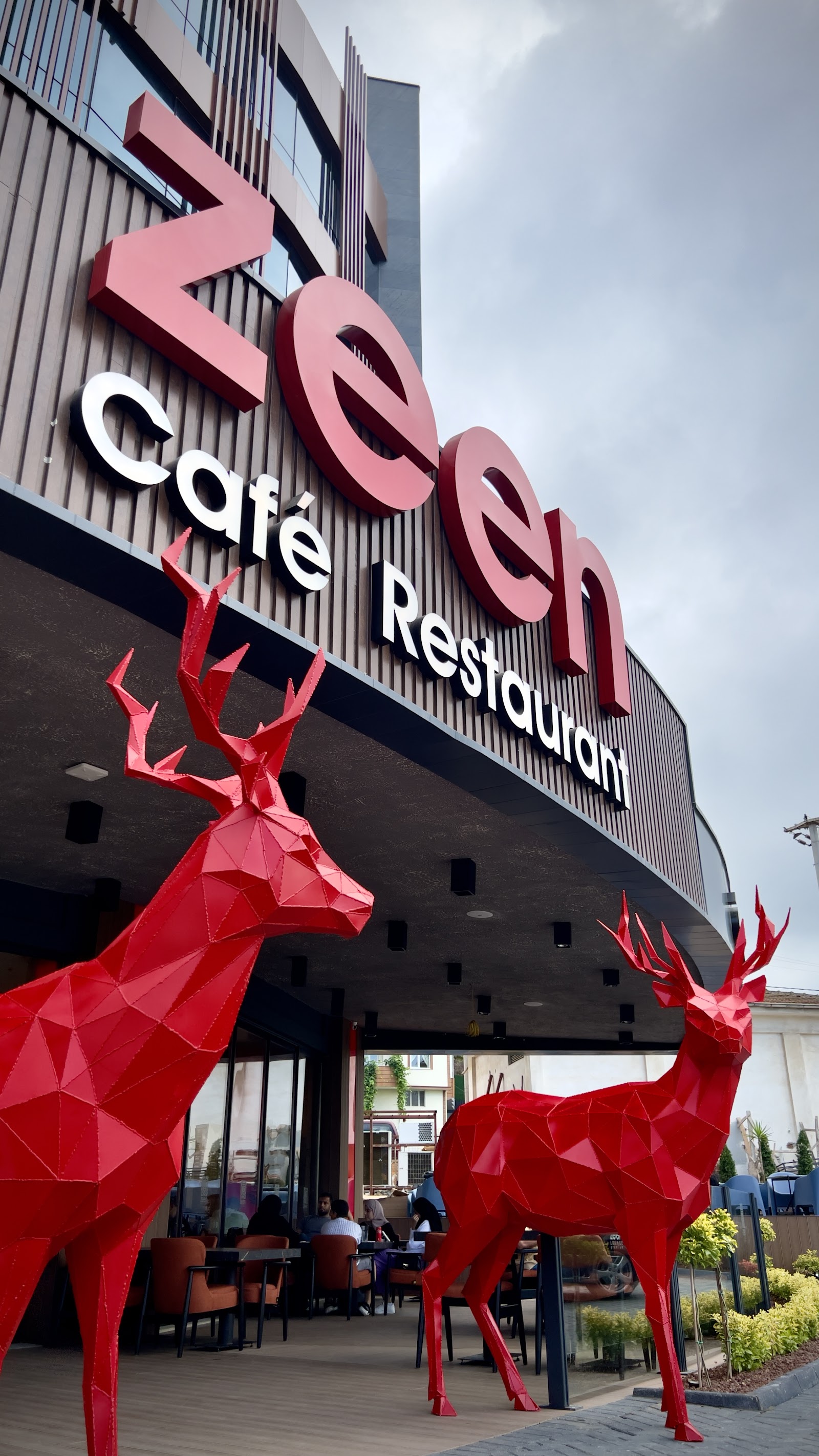 Zeen Lounge Premium mekanı
