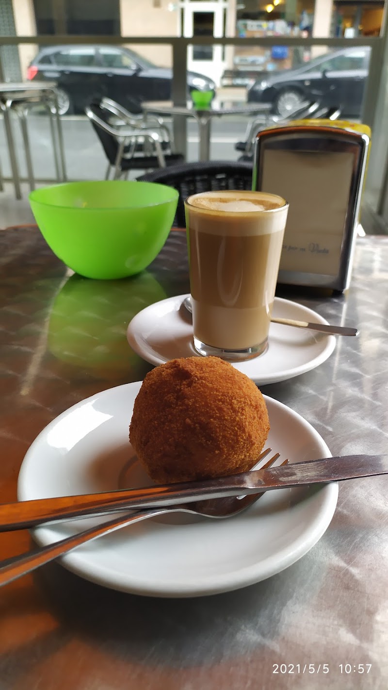 Café Bar FOMENTO photo 2