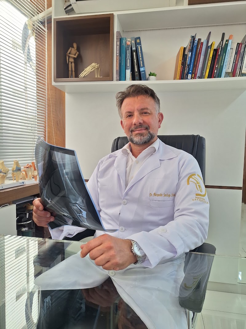 Foto de Médico de Joelho │ Ortopedista │ Cirurgião │ Infiltração no Joelho - Dr. Alexandre Stivanin