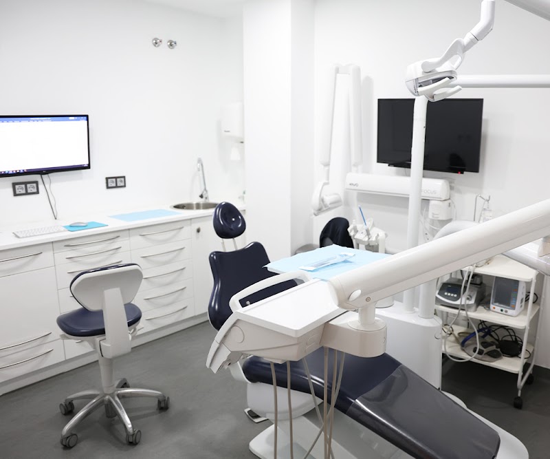 Clínica dental Pico Blanco. Carballo photo 2