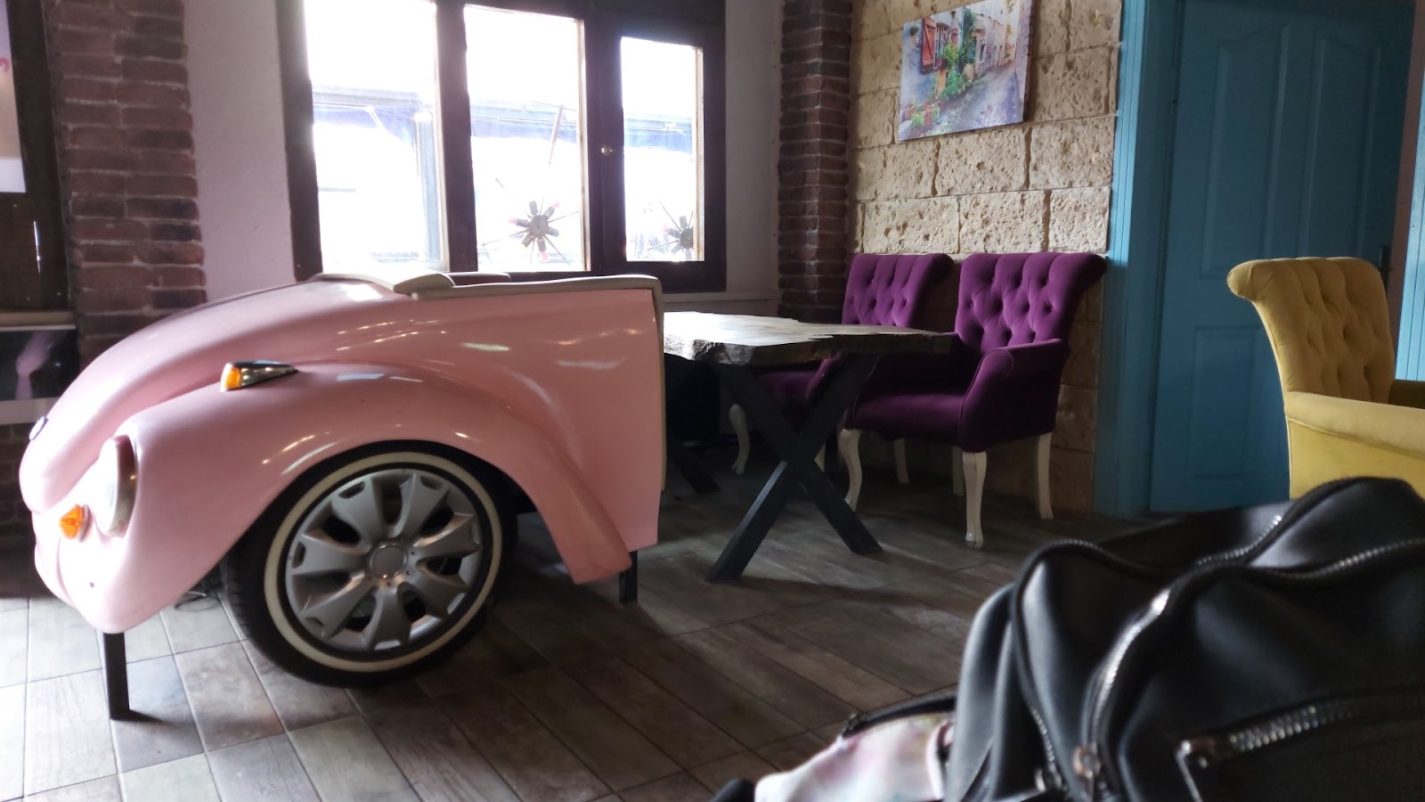 Crijbi Cafe & Restaurant mekanı