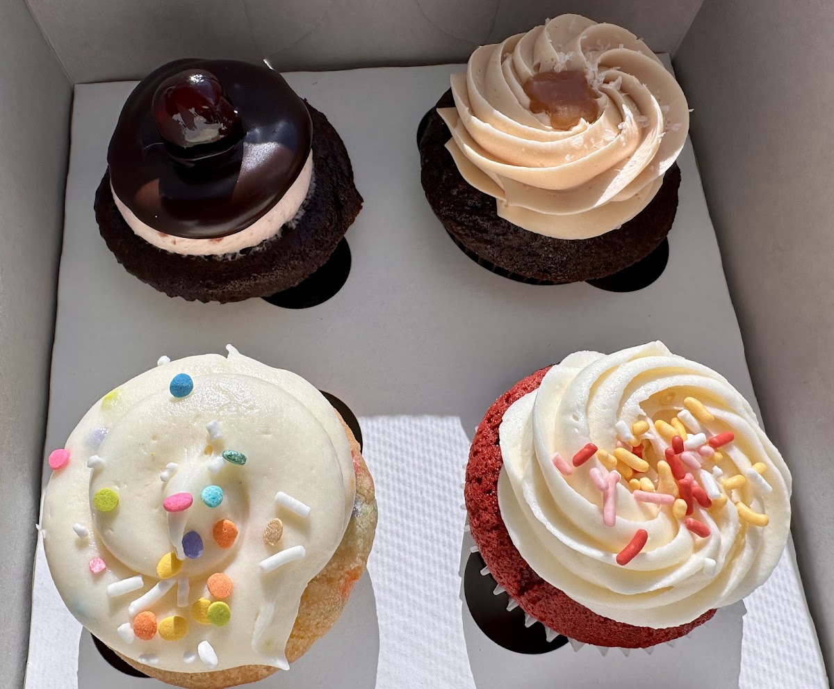 Saint Cupcake & Poplandia Artisan Popcorn: Google Places image 3