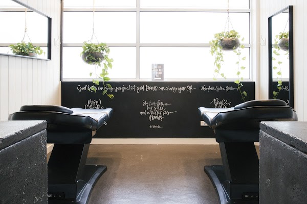 HoneyTusk Eyebrow Studio photo 3