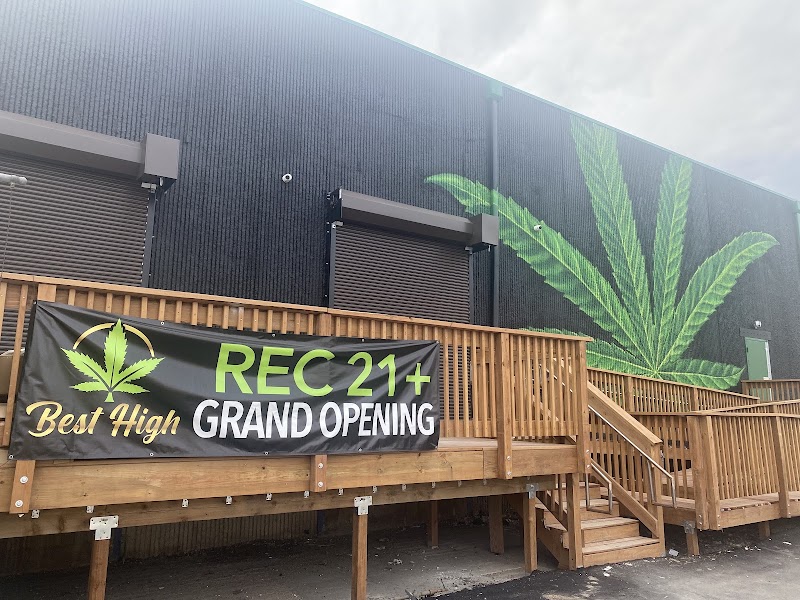 Best High Dispensary showroom preview