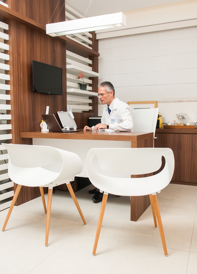 Cia Oral Clinica odontológica - Clareamento dental - Implantes Dentários - Próteses Dentárias - Lentes de Contato - Invisalign - Lentes de contato Dentista natal RN