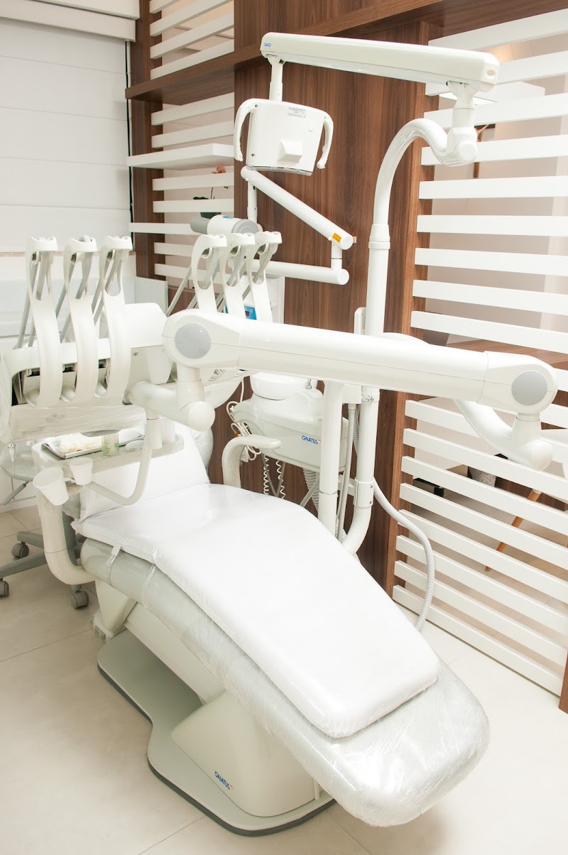 Cia Oral Clinica odontológica - Clareamento dental - Implantes Dentários - Próteses Dentárias - Lentes de Contato - Invisalign - Lentes de contato Dentista natal RN - foto 2