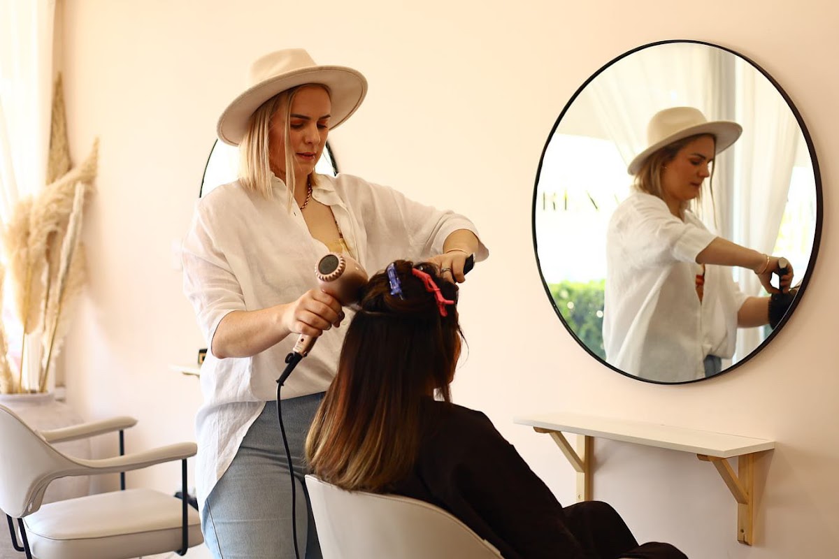 Renata Salons photo 1